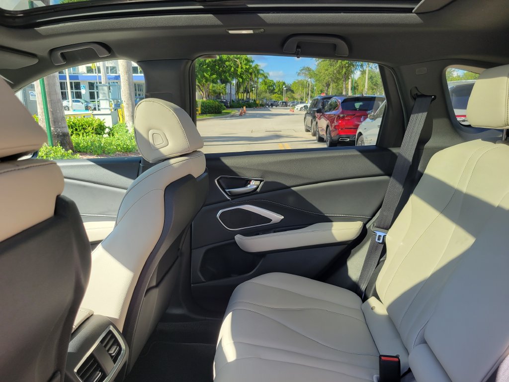 Used 2025 Acura RDX SH-AWD image 12