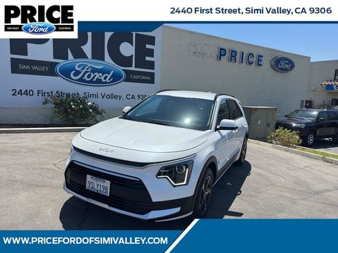 Used 2025 Kia Niro LX FWD image 1