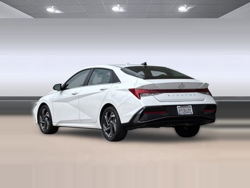 Used 2025 Hyundai Elantra SEL FWD image 3