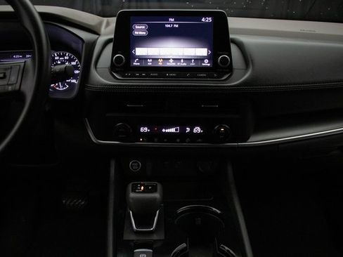 Used 2023 Nissan Rogue SV image 23