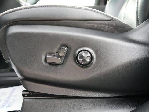 Used 2023 Chrysler Pacifica Limited w/ S Appearance Package AWD/4WD image 30