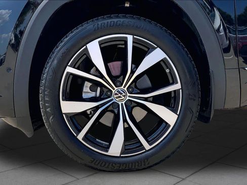 Used 2025 Volkswagen Atlas SEL Premium R-Line AWD/4WD image 11