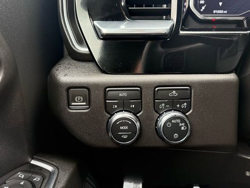 Used 2023 GMC Sierra 1500 SLE image 26