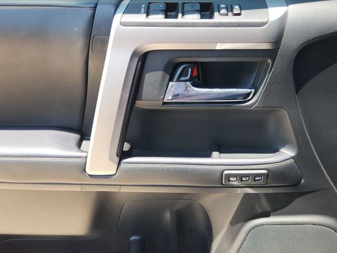 Used 2021 Toyota 4Runner Limited AWD/4WD image 27