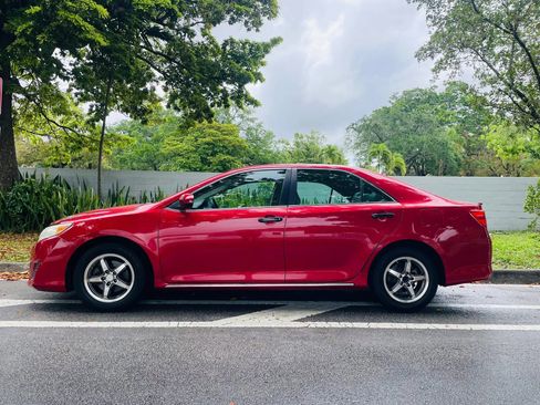 Used 2012 Toyota Camry LE image 2