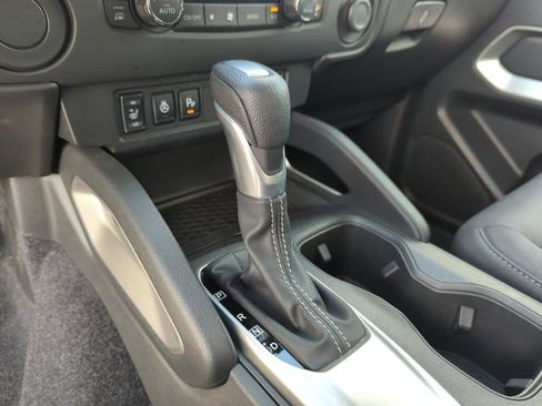 Certified 2025 Nissan Frontier SV w/ SV Convenience Package image 37