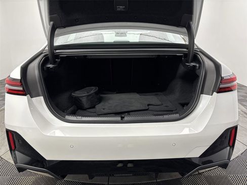 Used 2026 BMW i5 eDrive40 w/ M Sport Package image 21