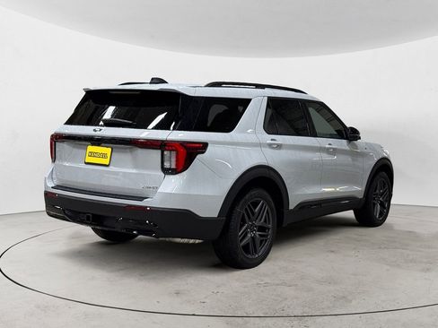 New 2026 Ford Explorer ST-Line w/ ST-Line Street Pack image 5