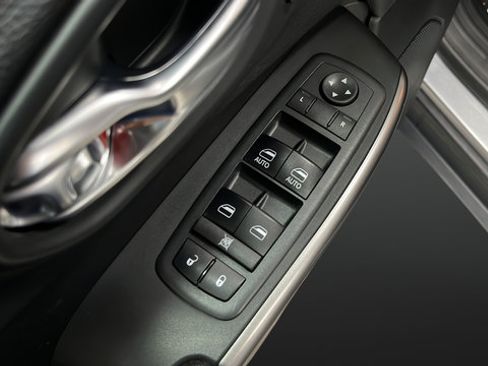 Used 2019 Jeep Cherokee Limited AWD/4WD image 20