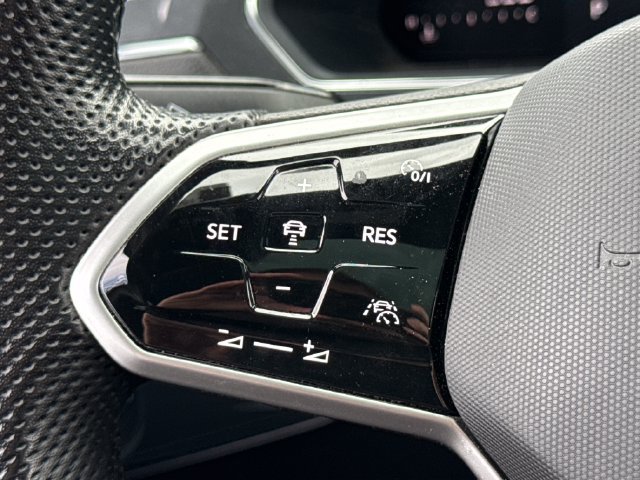 Certified 2023 Volkswagen Tiguan SE R-Line AWD/4WD image 34
