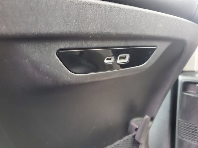 Used 2024 Chrysler Pacifica Touring-L FWD image 24