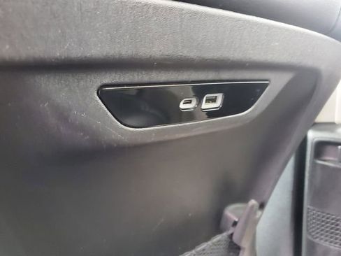 Certified 2024 Chrysler Pacifica Touring-L image 24