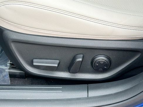 Used 2023 Genesis G70 2.0T image 24