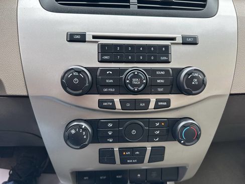 Used 2010 Ford Focus SE image 21