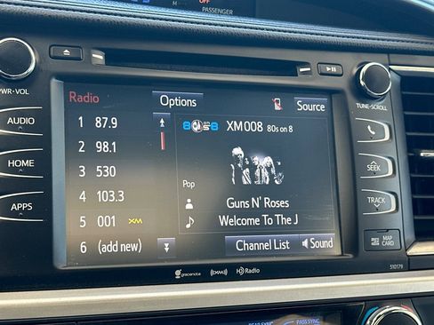 Used 2018 Toyota Highlander XLE AWD/4WD image 18