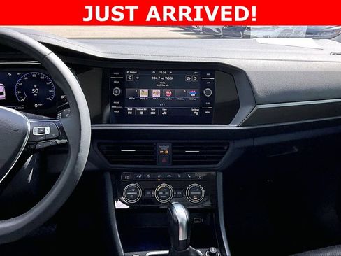 Certified 2020 Volkswagen Jetta SEL Premium image 20