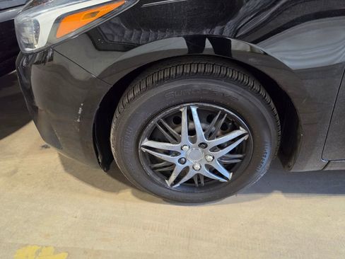 Used 2017 Kia Forte LX image 3