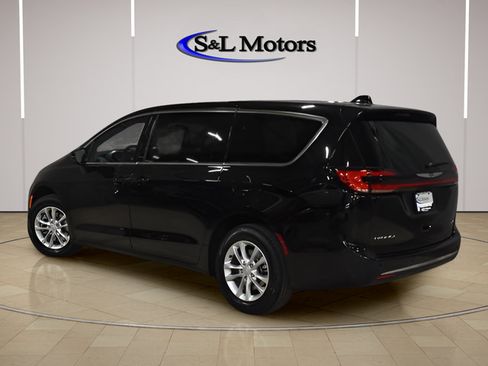 New 2026 Chrysler Pacifica Select AWD/4WD image 4