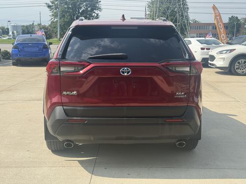 Used 2019 Toyota RAV4 XLE w/ Convenience Package AWD/4WD image 6