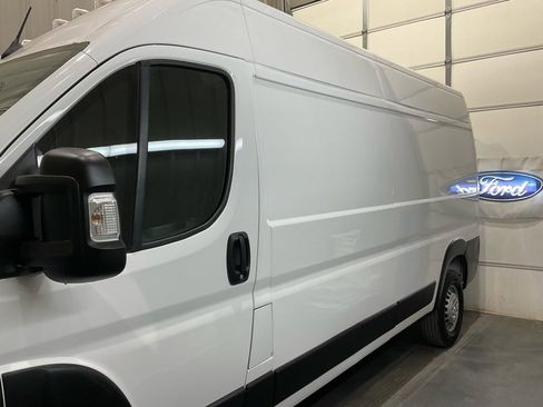 Used 2024 RAM ProMaster 2500 w/ Convenience Group image 5
