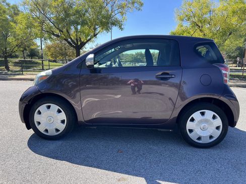 Used 2013 Scion iQ image 16