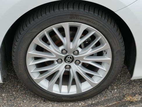 Used 2018 Toyota Camry XLE FWD image 15