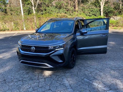 Used 2022 Volkswagen Taos SE w/ Panoramic Sunroof Package image 57