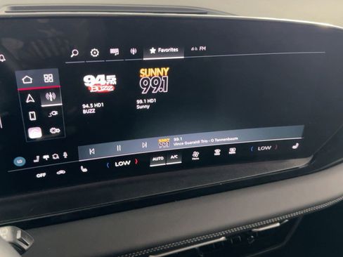 Used 2025 Audi Q6 e-tron Premium w/ Convenience Package image 23