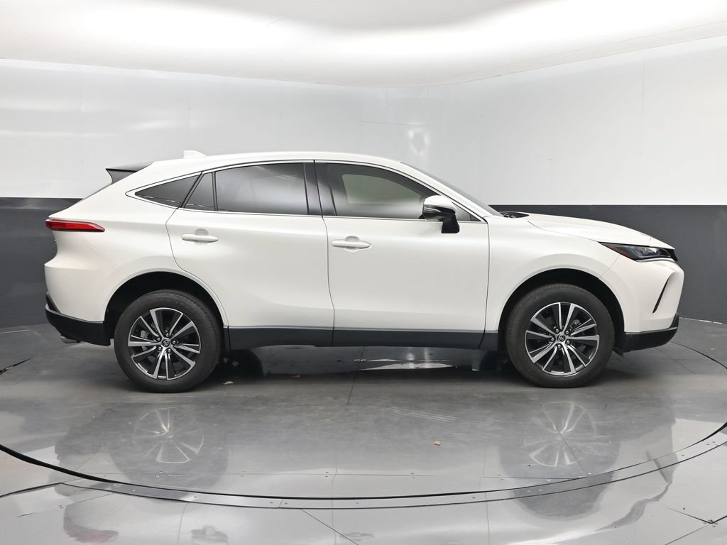 Used 2022 Toyota Venza LE AWD/4WD image 2