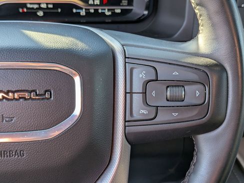 Used 2023 GMC Yukon XL Denali AWD/4WD image 19