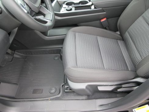 New 2026 Chevrolet Equinox LT w/ Safety and Technology Package FWD image 19