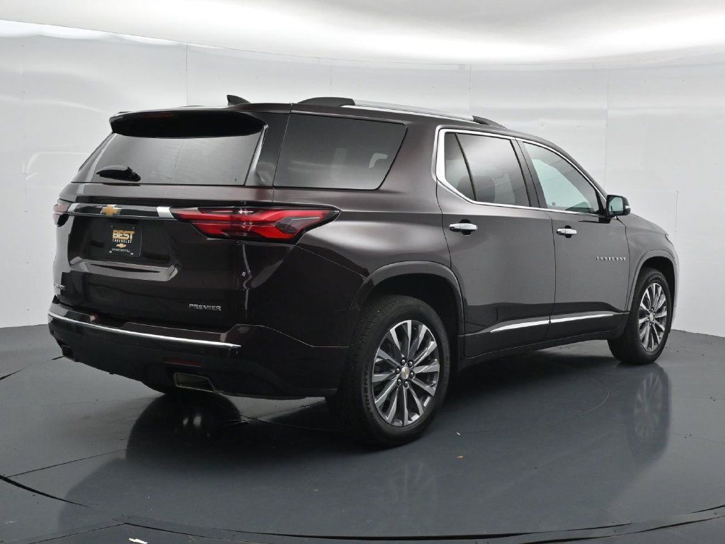 Used 2023 Chevrolet Traverse Premier FWD image 7