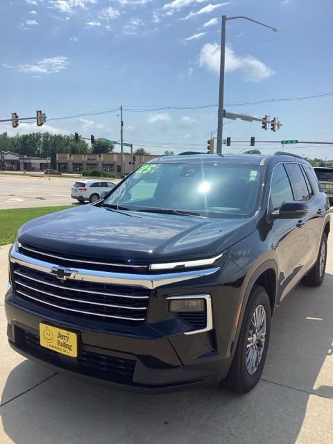 Used 2025 Chevrolet Traverse LT AWD/4WD image 1