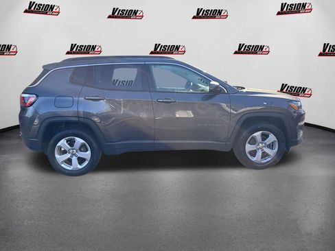Used 2019 Jeep Compass Latitude AWD/4WD image 4