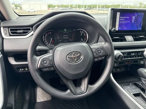 Used 2025 Toyota RAV4 XLE FWD image 11