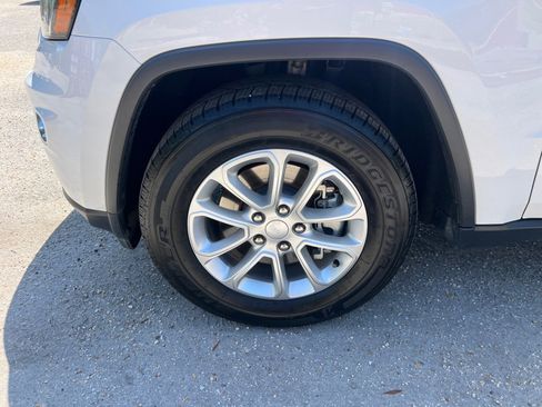 Used 2021 Jeep Grand Cherokee Laredo X image 27