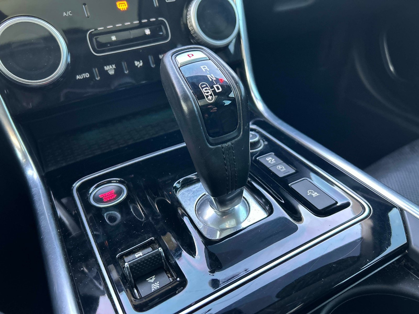 Used 2020 Jaguar XE S RWD image 28