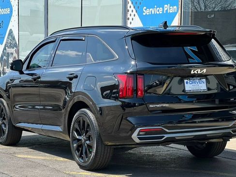 Used 2023 Kia Sorento SX image 3