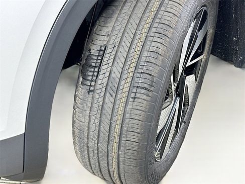 New 2026 Volkswagen Atlas SE image 25