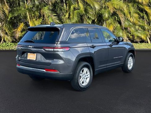 Used 2024 Jeep Grand Cherokee Laredo image 5