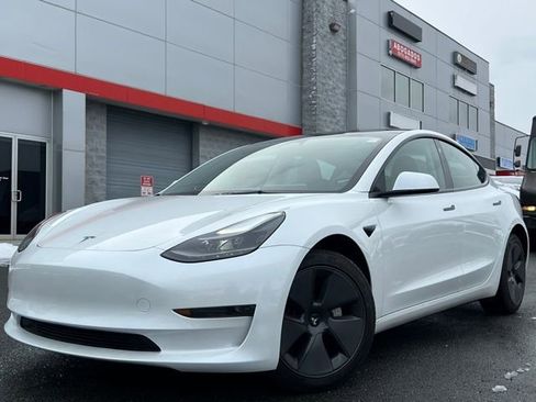 Used 2023 Tesla Model 3 Standard Range image 17