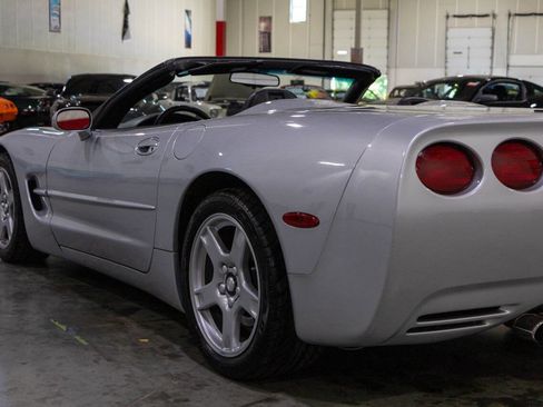 Used 1999 Chevrolet Corvette Convertible w/ Memory Pkg RWD image 39