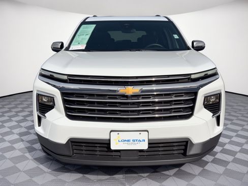 Certified 2025 Chevrolet Traverse LT w/ Sun and Wheel Package FWD image 6