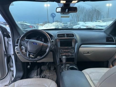 Used 2018 Ford Explorer XLT w/ Equipment Group 202A image 15