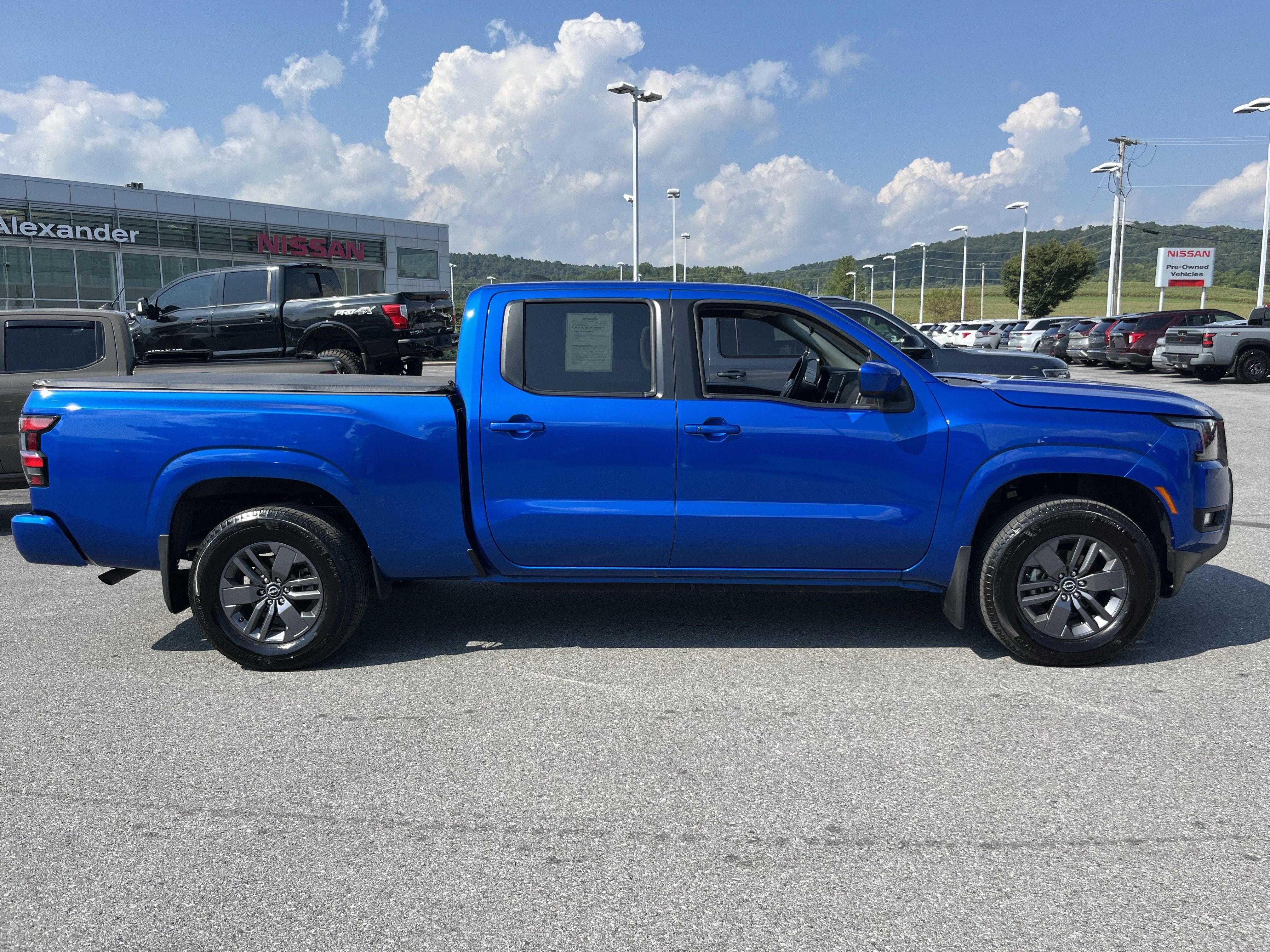Used 2025 Nissan Frontier SV w/ SV Convenience Package AWD/4WD image 2