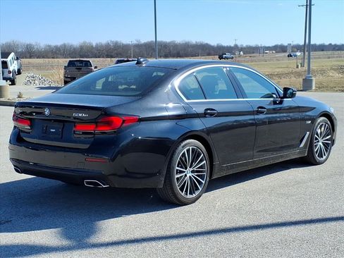 Used 2023 BMW 530e xDrive w/ Convenience Package image 3