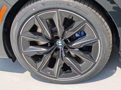 New 2025 BMW i7 xDrive60 image 10