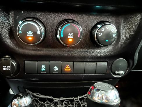 Used 2015 Jeep Wrangler Sport w/ Connectivity Group image 28