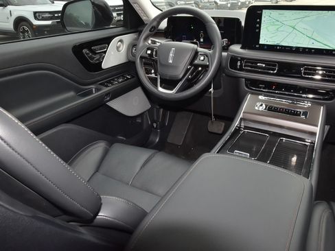 New 2026 Lincoln Aviator Reserve AWD/4WD image 16