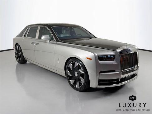 Used 2023 Rolls-Royce Phantom Sedan RWD image 3